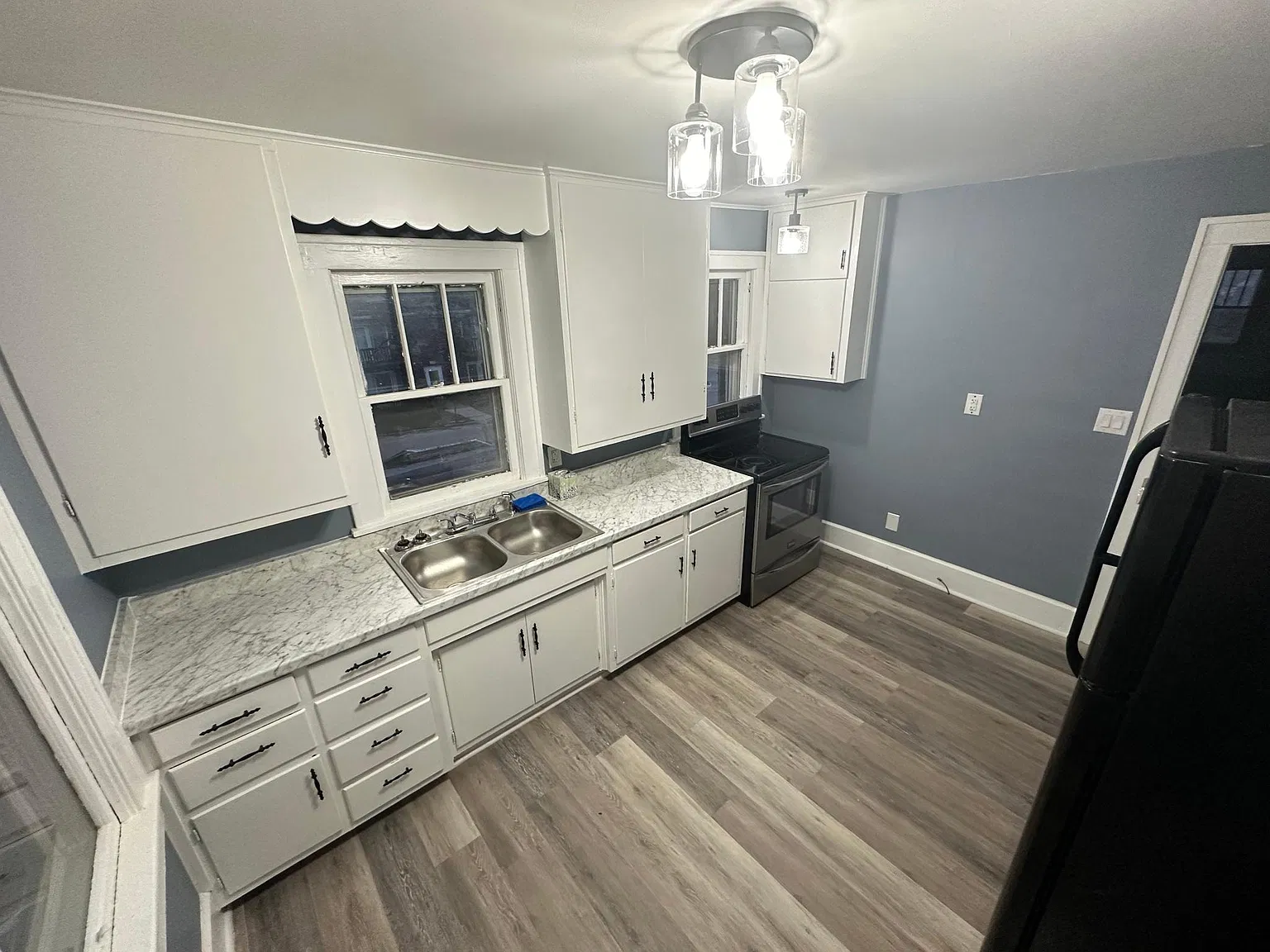 540 College Dr — Photo 2