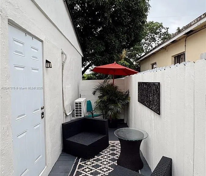 460 NW 109th St #STUDIO — Photo 4