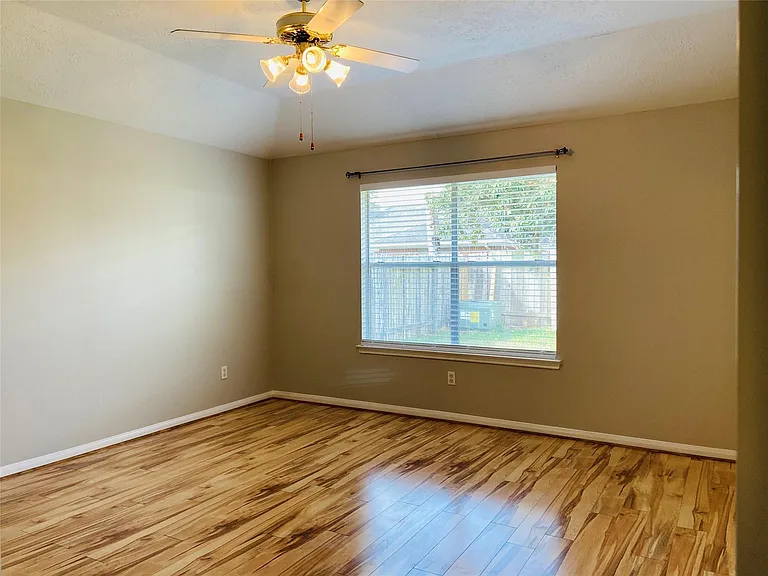1404 Helmsley Dr — Photo 23