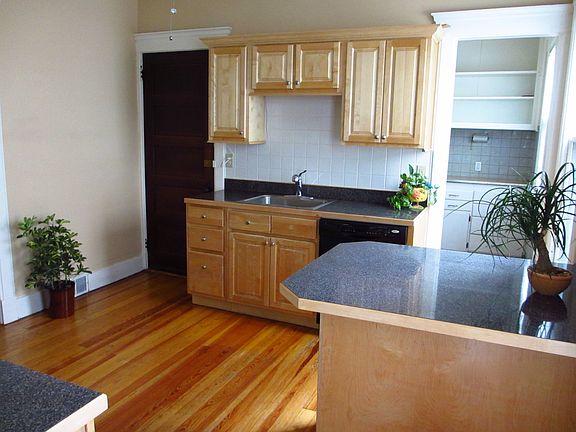Kitchen & Pantry - dishwasher at sink area