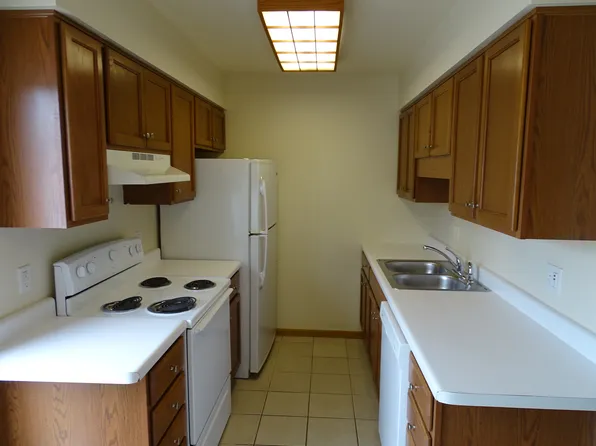 2205 Yorktowne Dr, Valparaiso, IN 46383