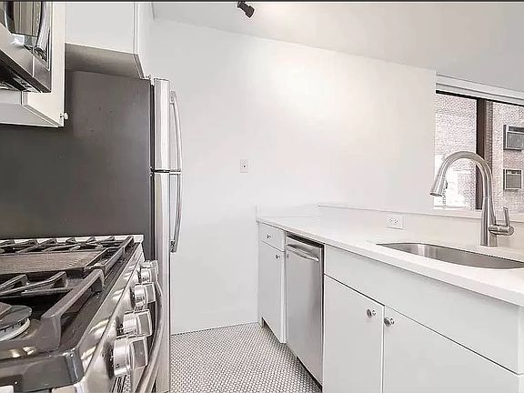 5th image of 245 E 44th St APT 14F