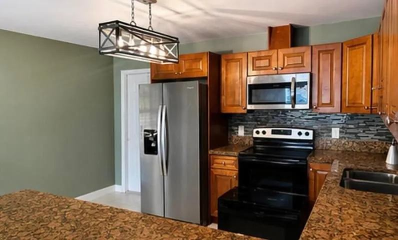3 bed, 4.0 bath, 2842 sqft, $3,300 — Photo 1
