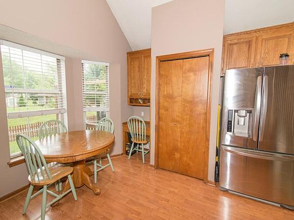 5th image of 601 Silver Hill Dr