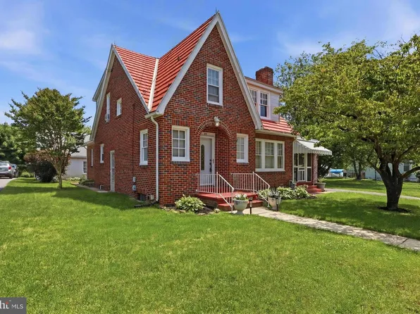 69 S Main St, Stewartstown, PA 17363