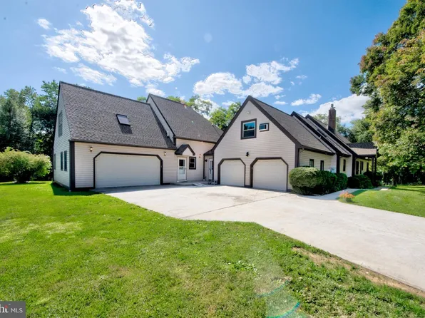 100 Russell Rd, Phoenixville, PA 19460