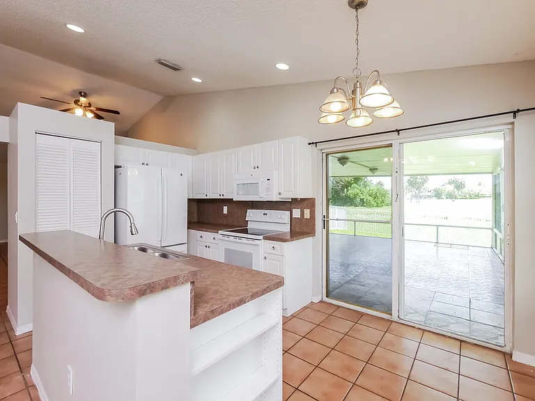 3370 NW 78th Ave — Photo 8