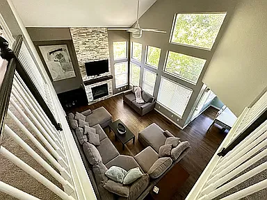 6 bed, 3795 sqft, $4,250 — Photo 2