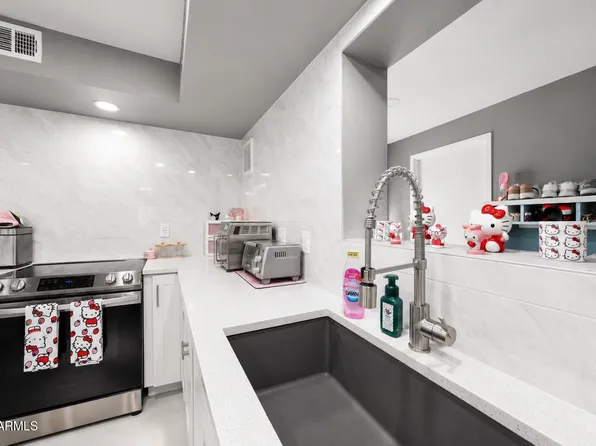 2209 N RECKER Road, Mesa, AZ 85215