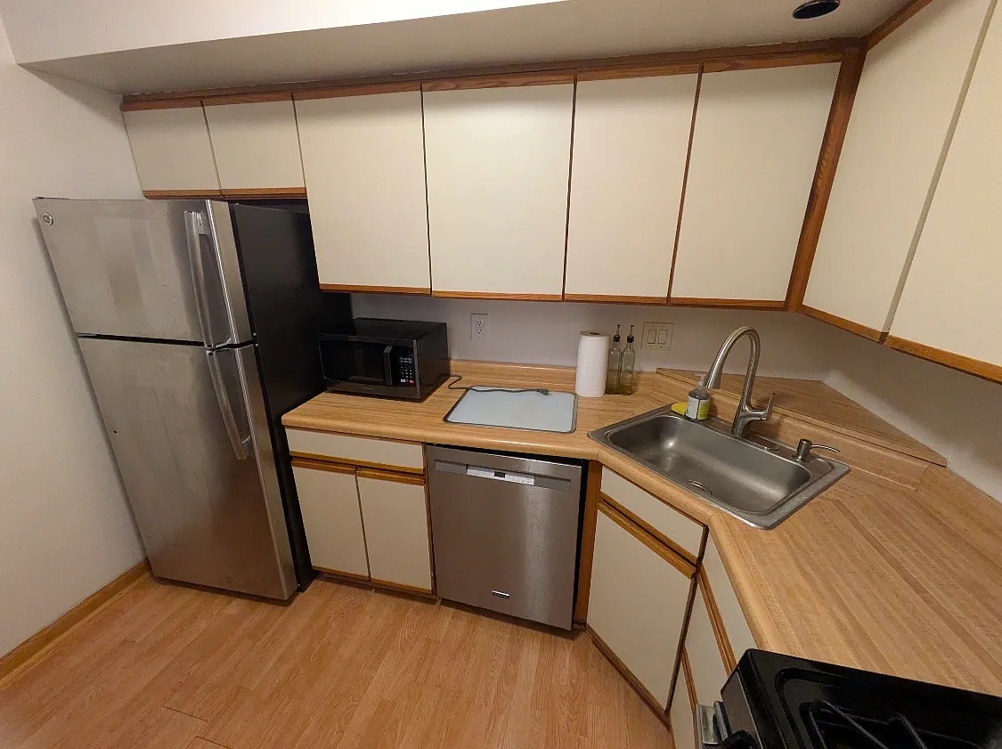 2 bed, 1.5 bath, 1000 sqft, $1,600 — Photo 3