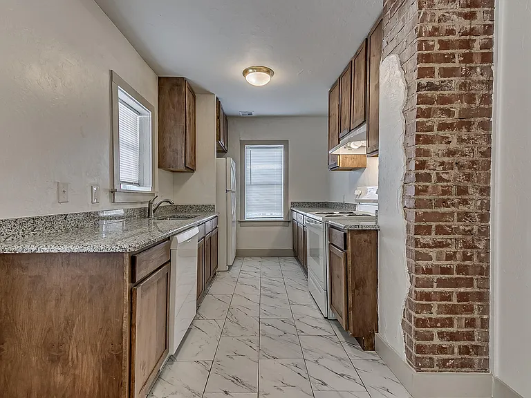 2110 N Kelley Ave — Photo 14