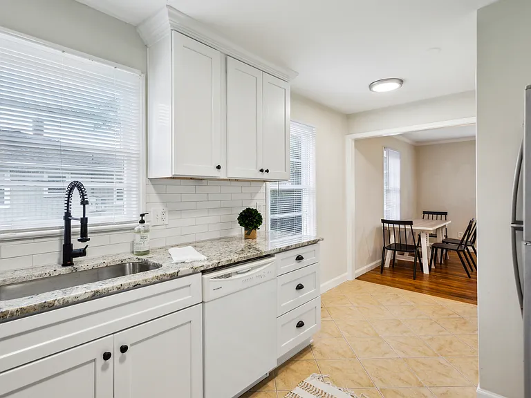841 McLinden Ave SE — Photo 3