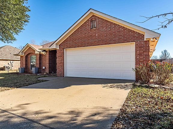 2nd image of 411 Amanda Ct