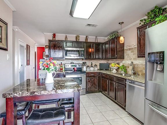 5th image of 1300 Creekview Dr