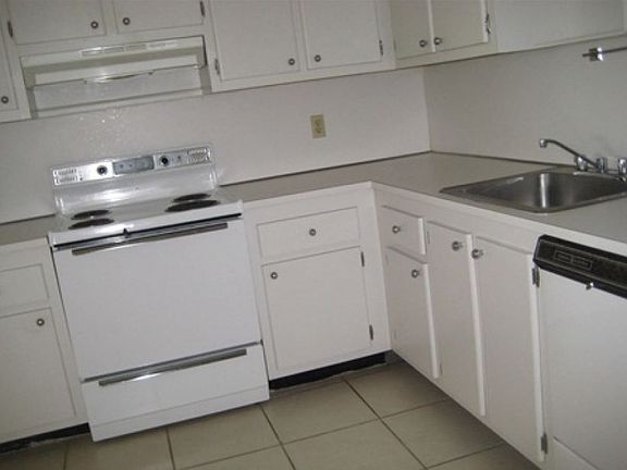 2nd image of 1300 NE Miami Gardens Dr APT 512