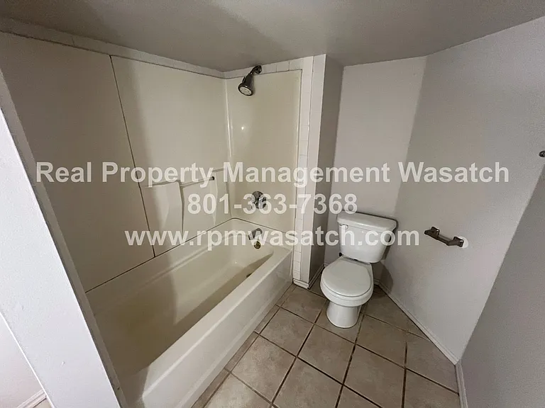 1105 S 700 E — Photo 28