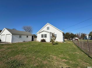 224 South St, Cameron, IL 61423