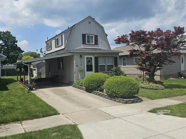 1618 Vermont Ave, Marysville, MI 48040