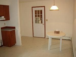 5th image of 919 S Mountain Ave