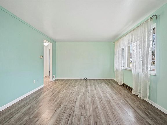 3rd image of 132 Penn Woods Dr
