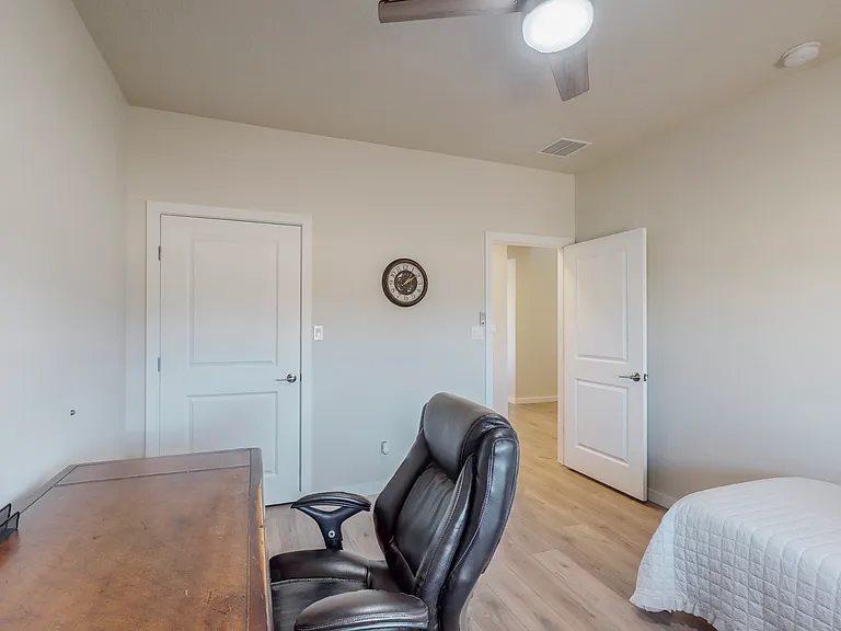 708 5th St NE — Photo 38