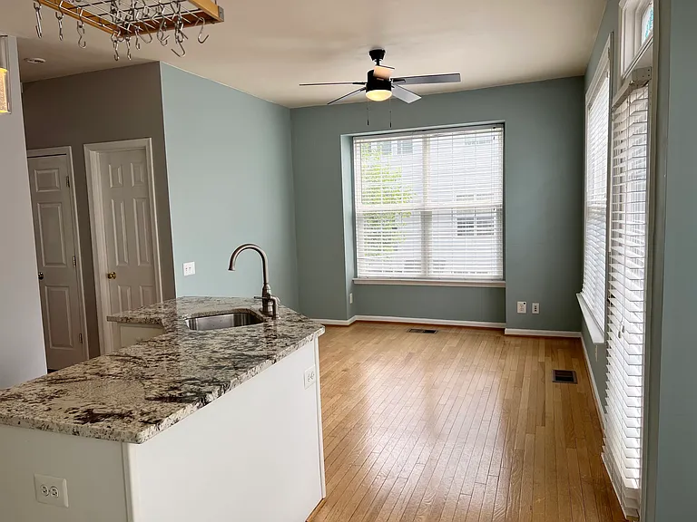 22464 Maison Carree Sq — Photo 4