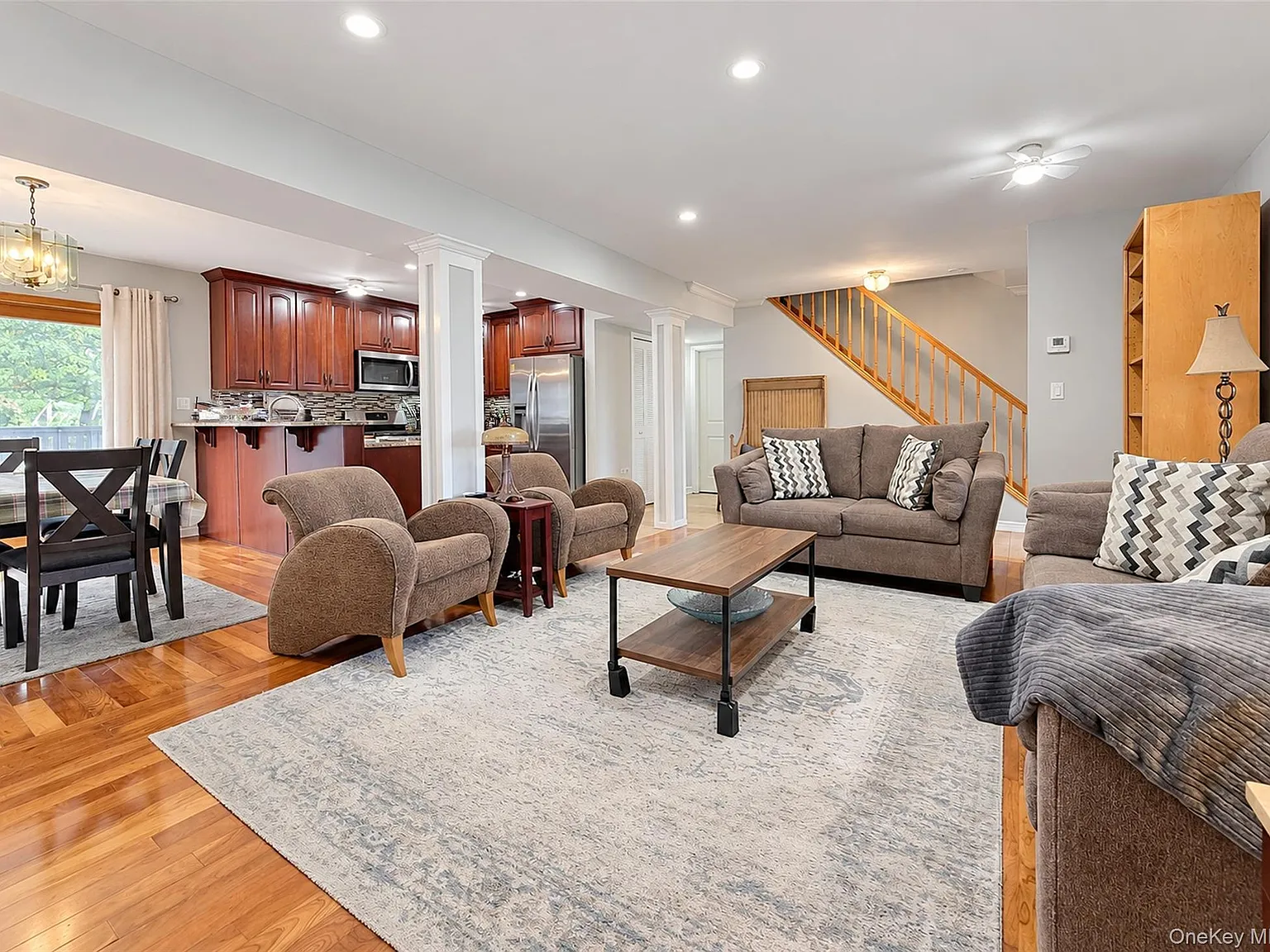4 bed, 2.5 bath, 2002 sqft, $4,400 — Photo 3