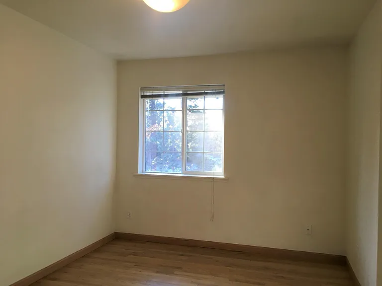 1965 NE Monterey Ave #6 — Photo 4