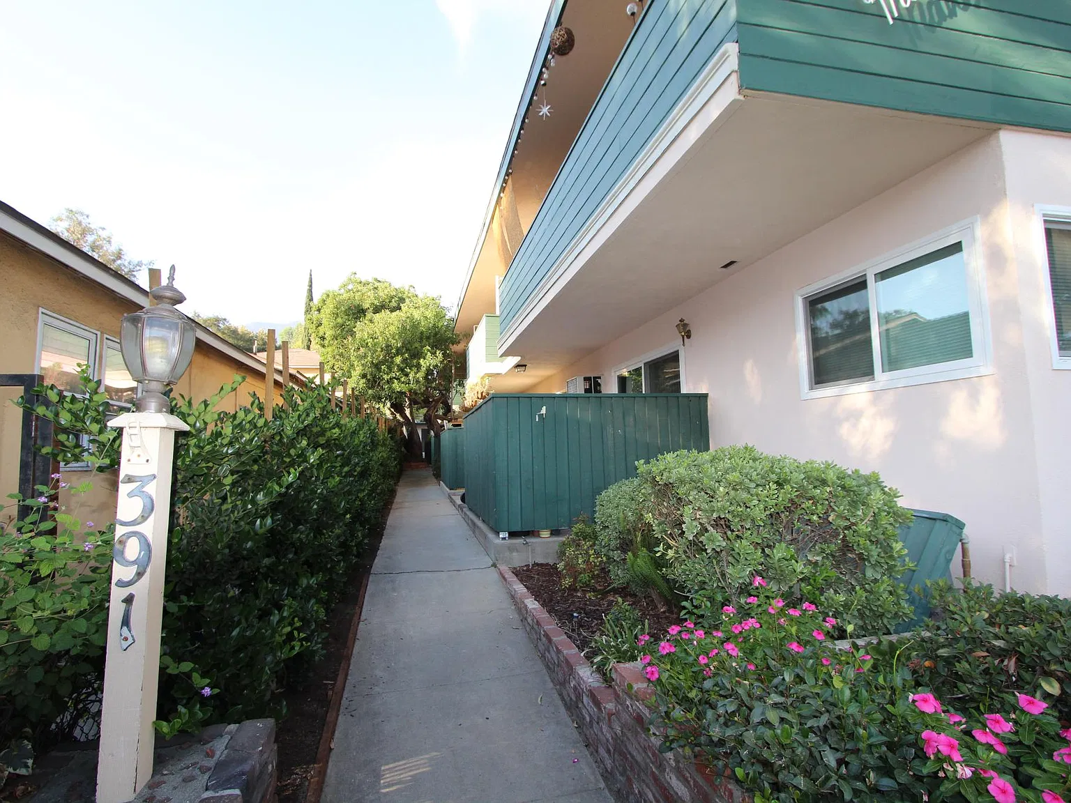 2 bed, 875 sqft, $2,600 — Photo 3