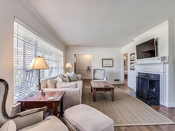 5th image of 520 Eastwood Pl