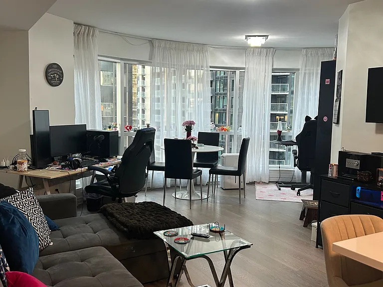 234 Rideau St #704 — Photo 11