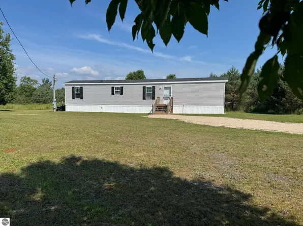 12588 Moorestown Rd SE, Fife Lake, MI 49633