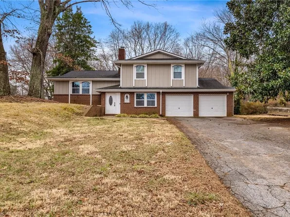 2820 Lansdowne Dr, Winston Salem, NC 27103