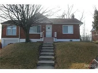 632 Morris Ave photo 1