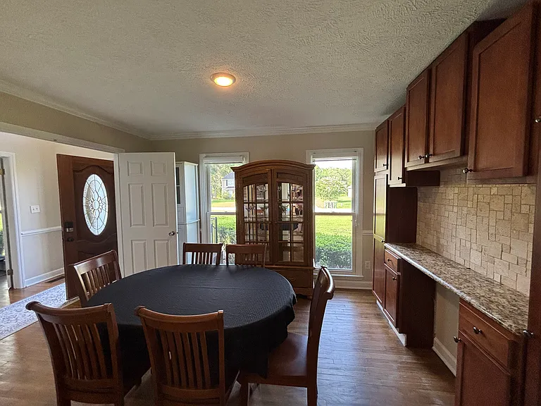 468 Derby Ln — Photo 8