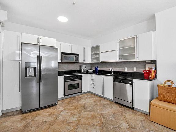 4th image of 1617 N Flagler Drive #304