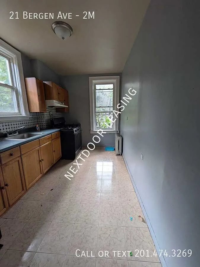 21 Bergen Ave — Photo 4