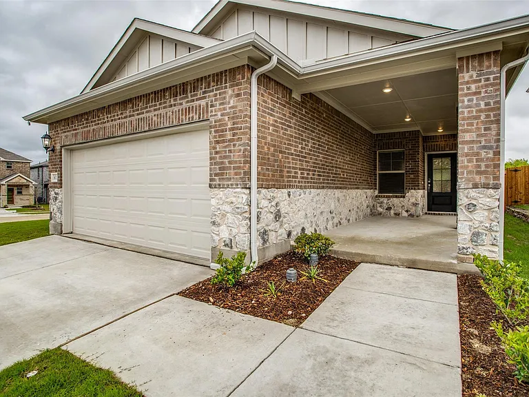 612 McKenna Dr — Photo 4