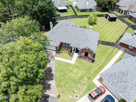 3rd image of 210 Silver Creek Cir