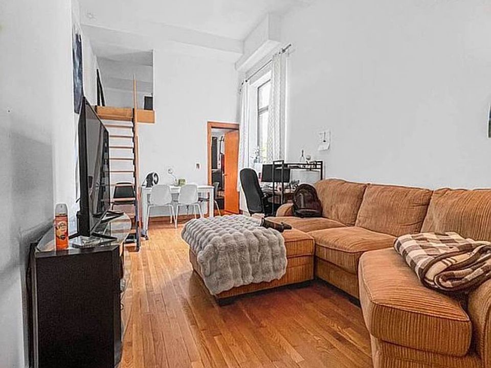 1st image of 457 W 46th St #5