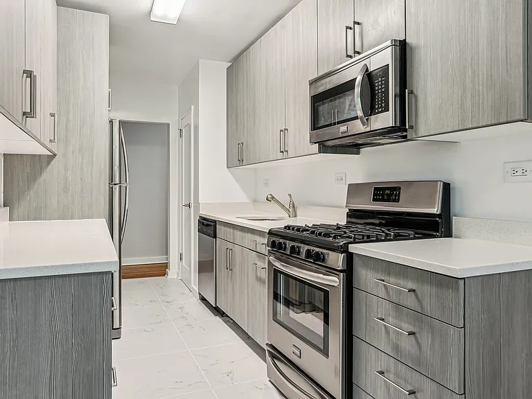 1540 Pelham Pkwy S #4G — Photo 3