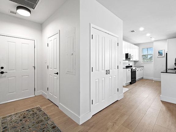3rd image of 3940 N Flagler Dr APT 206