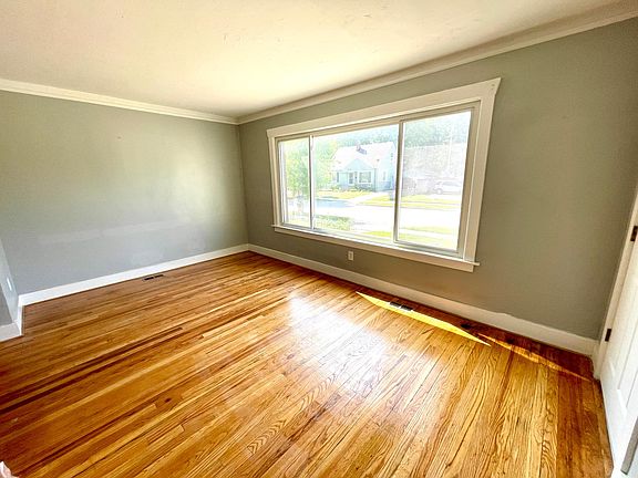 4th image of 27 Bauman Ave Unit A