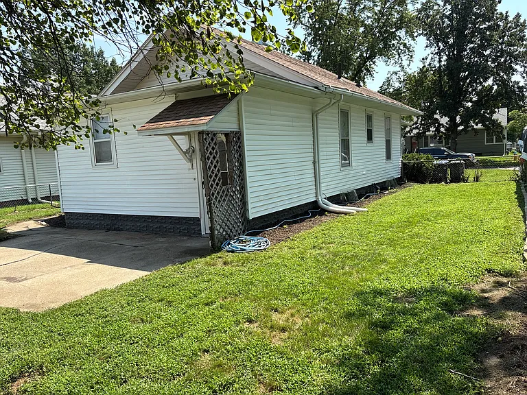 3230 Avenue F — Photo 4