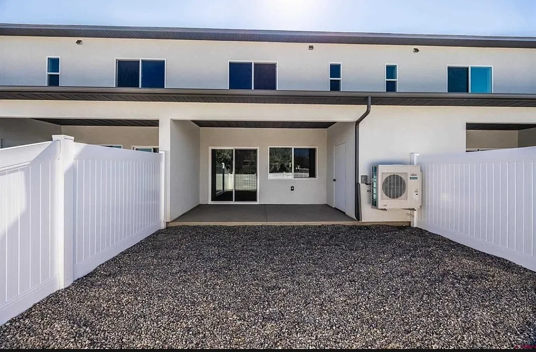 3 bed, 1392 sqft, $2,400 — Photo 4