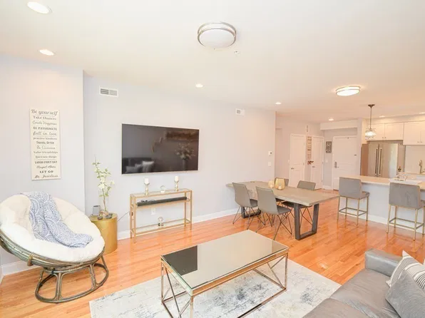 15 Guild St Unit 205, Boston, MA 02119