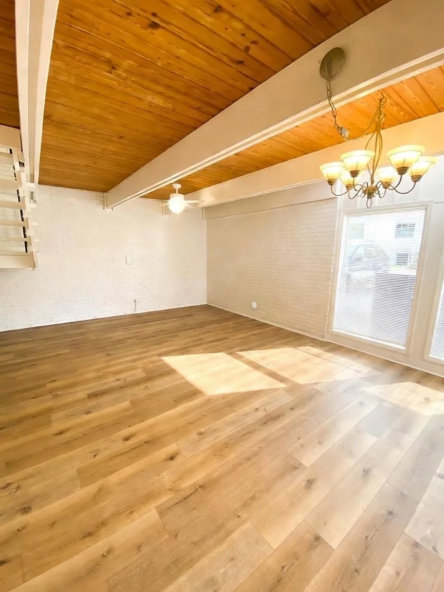220 Belmont Rd — Photo 2