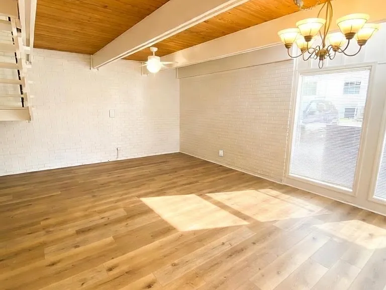 220 Belmont Rd — Photo 2