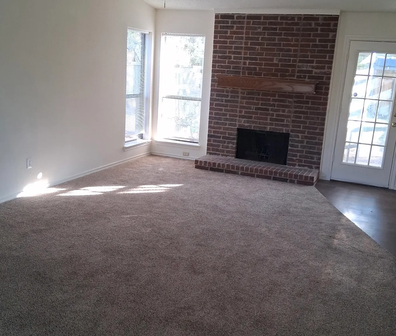 1909 Sage Dr — Photo 2