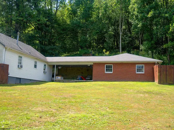 7 Mayflower Ln, Clarksburg, WV 26408